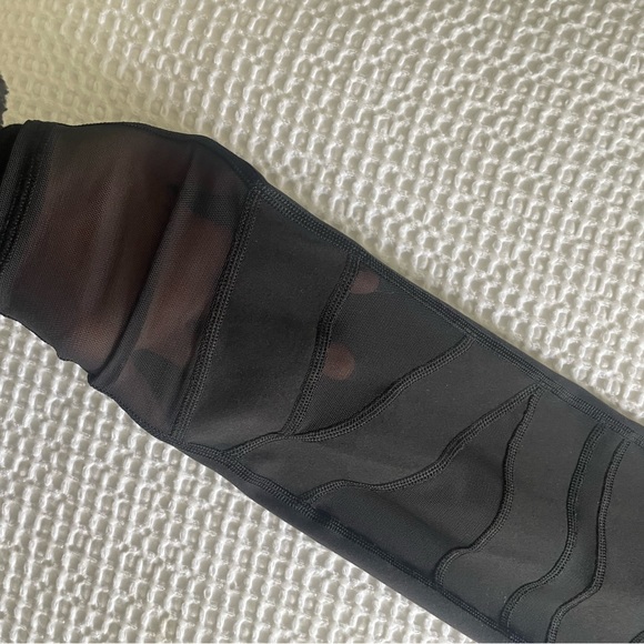 Lululemon Wunder Under tights - Picture 2 of 7